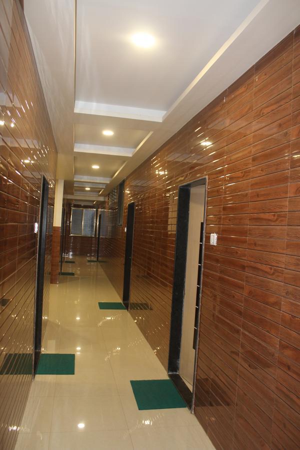 Hotel Radhika Inn トリンバック エクステリア 写真