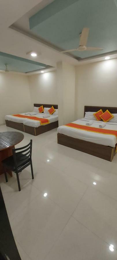 Hotel Radhika Inn トリンバック エクステリア 写真