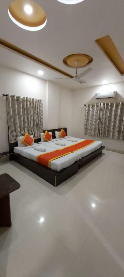 Hotel Radhika Inn トリンバック エクステリア 写真