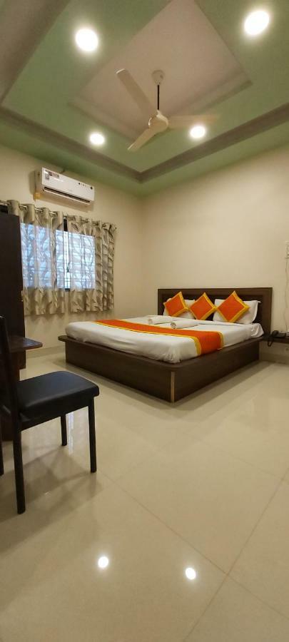 Hotel Radhika Inn トリンバック エクステリア 写真