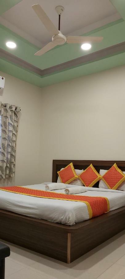 Hotel Radhika Inn トリンバック エクステリア 写真