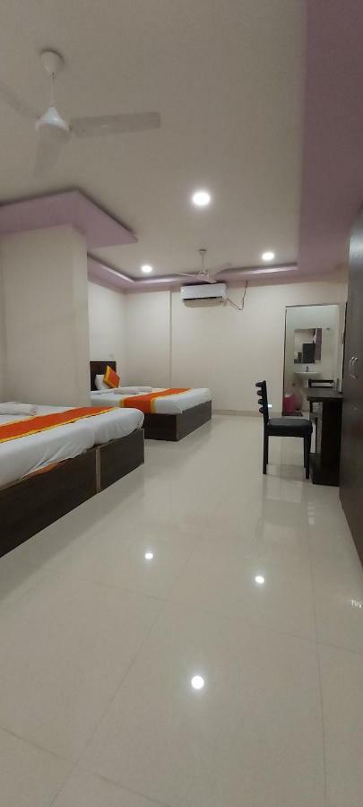 Hotel Radhika Inn トリンバック エクステリア 写真